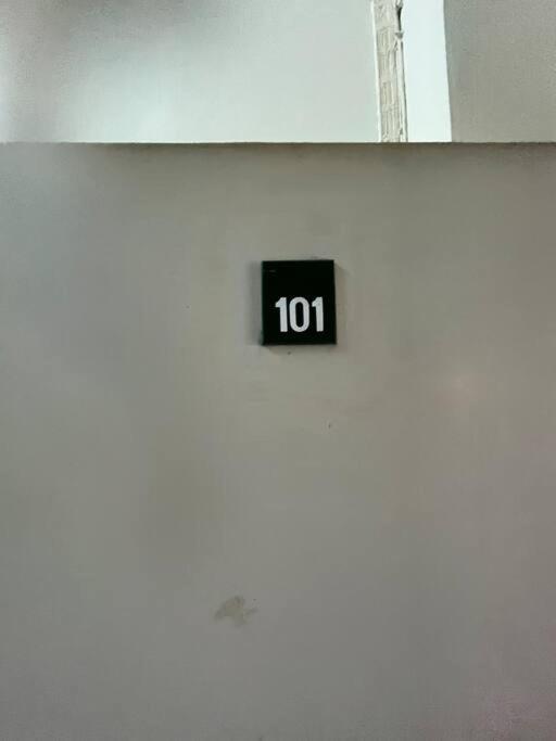 Room101 In Wanna Apartment Pattaya Bagian luar foto